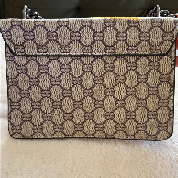 BRAND NEW BEE PURSE - Picture 2 of 5